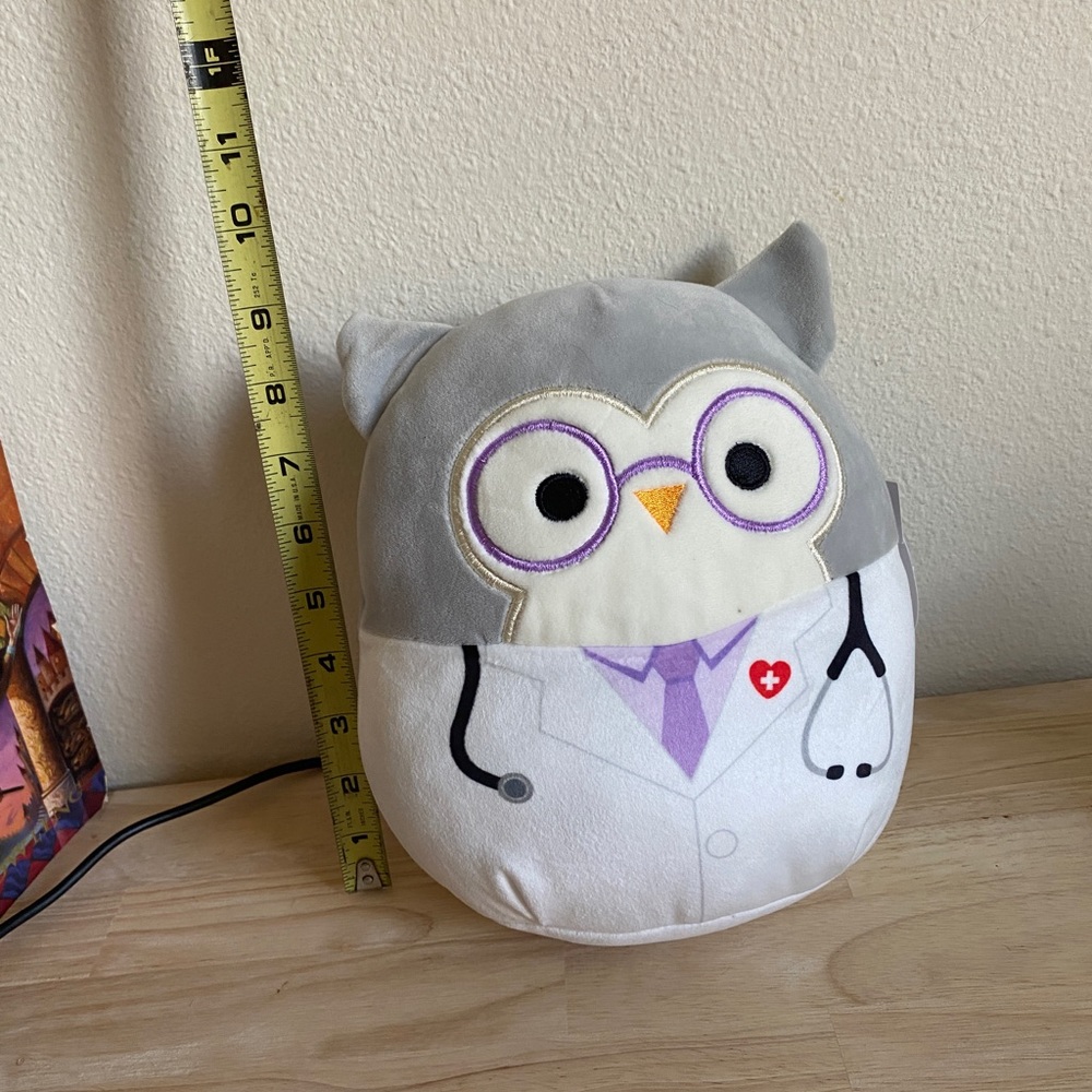 Squishmallow- Hoot the Doctor